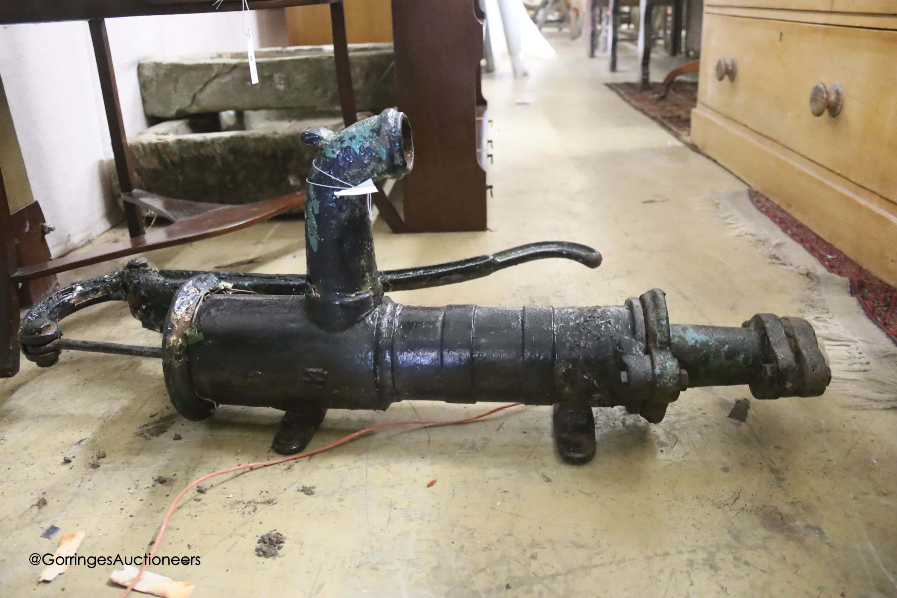 A cast iron garden water pump, height 85cm